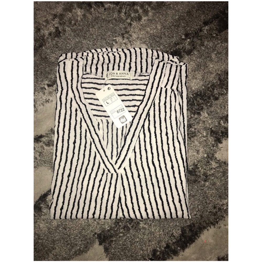 Blouse - Picture 2 of 3
